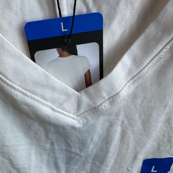 NWT Banana Republic Women’s White V-Neck  Tee Comfy Cotton - Picture 9 of 9